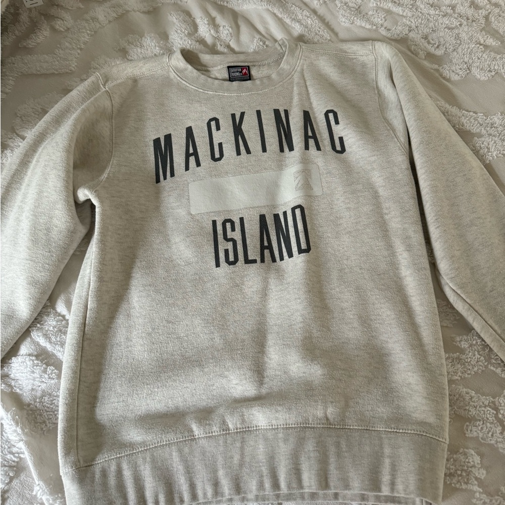 MACKINAC ISLAND CREWNECK SIZE SMALL